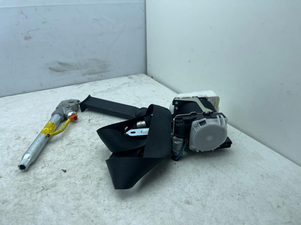 ремень безопасности Subaru Forester 5 поколение (SK) 2020, 2.5 л., бензин, АКПП, серый, внедорожник 5 дв., полный привод, 7Y1060P - фото №1