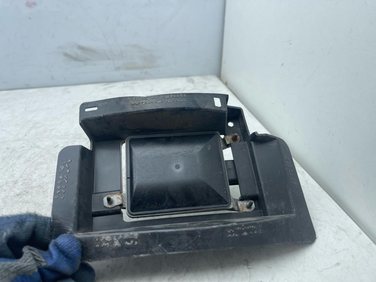 датчик мертвых (слепых) зон Buick Encore 1 поколение 2014, 1.4 л., бензин, АКПП, баклажан, внедорожник 5 дв., 23173663 - фото №1