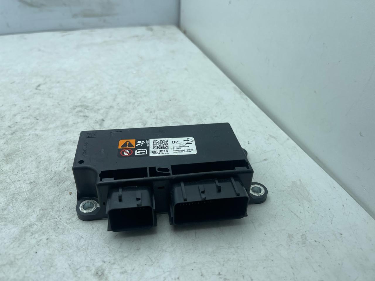 блок AirBag Buick Encore 1 поколение 2014, 1.4 л., бензин, АКПП, баклажан, внедорожник 5 дв., 13590215 - фото №1