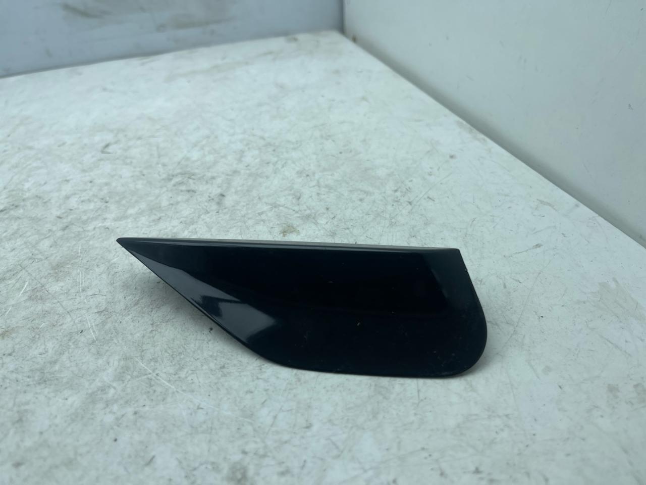 молдинг крыла заднего правого Buick Encore 1 поколение 2014, 1.4 л., бензин, АКПП, баклажан, внедорожник 5 дв., 95092494 - фото №1