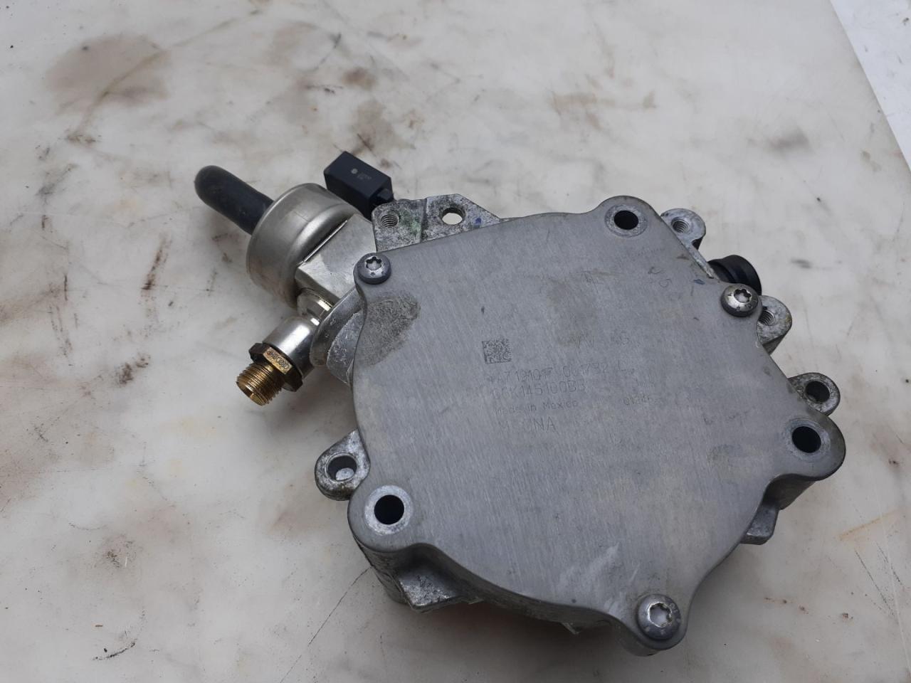 насос вакумный Volkswagen Tiguan 2 поколение 2018, 2.0 л., FSI, бензин, АКПП, белый, внедорожник 5 дв. - фото №1