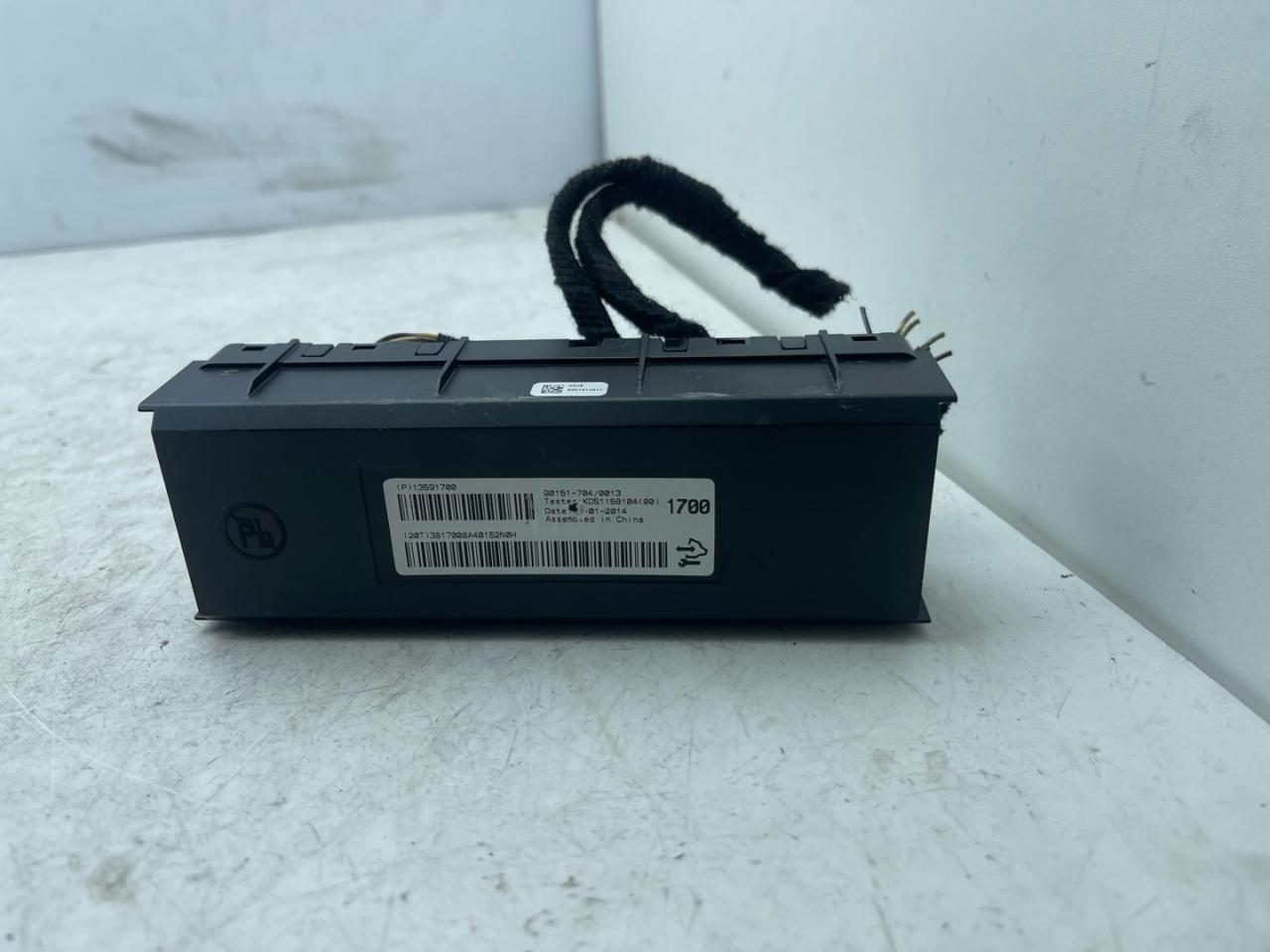 блок управления печки / климат-контроля Buick Encore 1 поколение 2014, 1.4 л., бензин, АКПП, баклажан, внедорожник 5 дв., 135917000 - фото №1