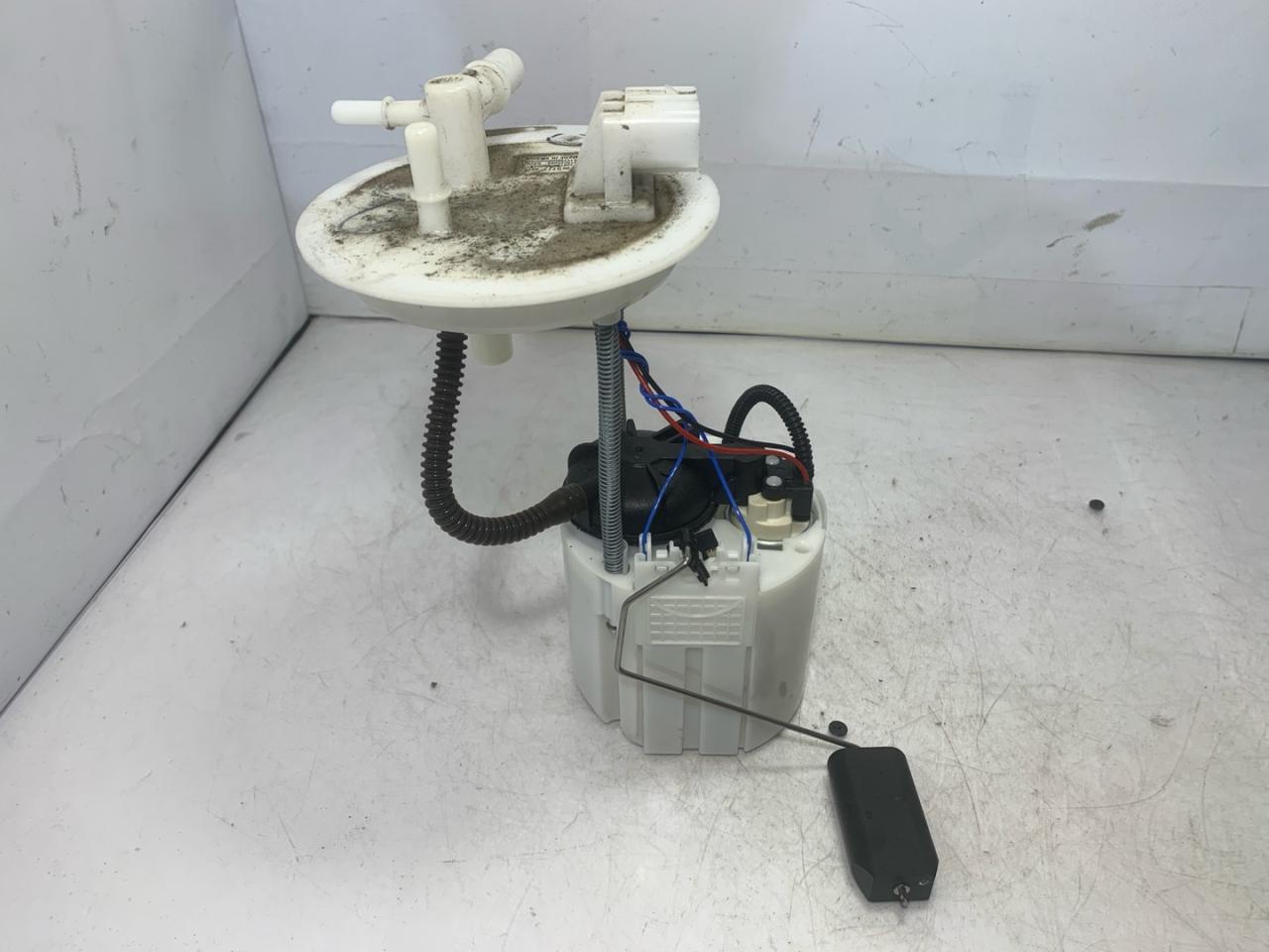 насос топливный Chevrolet Equinox 3 поколение 2018, 2.0 л., бензин, АКПП, синий, внедорожник 5 дв., передний привод, 84255777 - фото №1