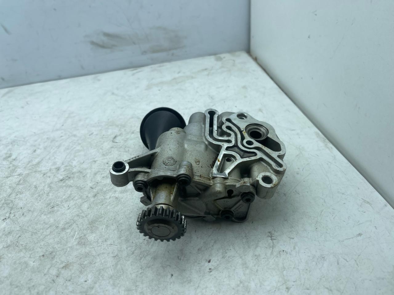 насос масляный Volkswagen Tiguan 2 поколение 2018, 2.0 л., FSI, бензин, АКПП, белый, внедорожник 5 дв., 06H115105 - фото №1