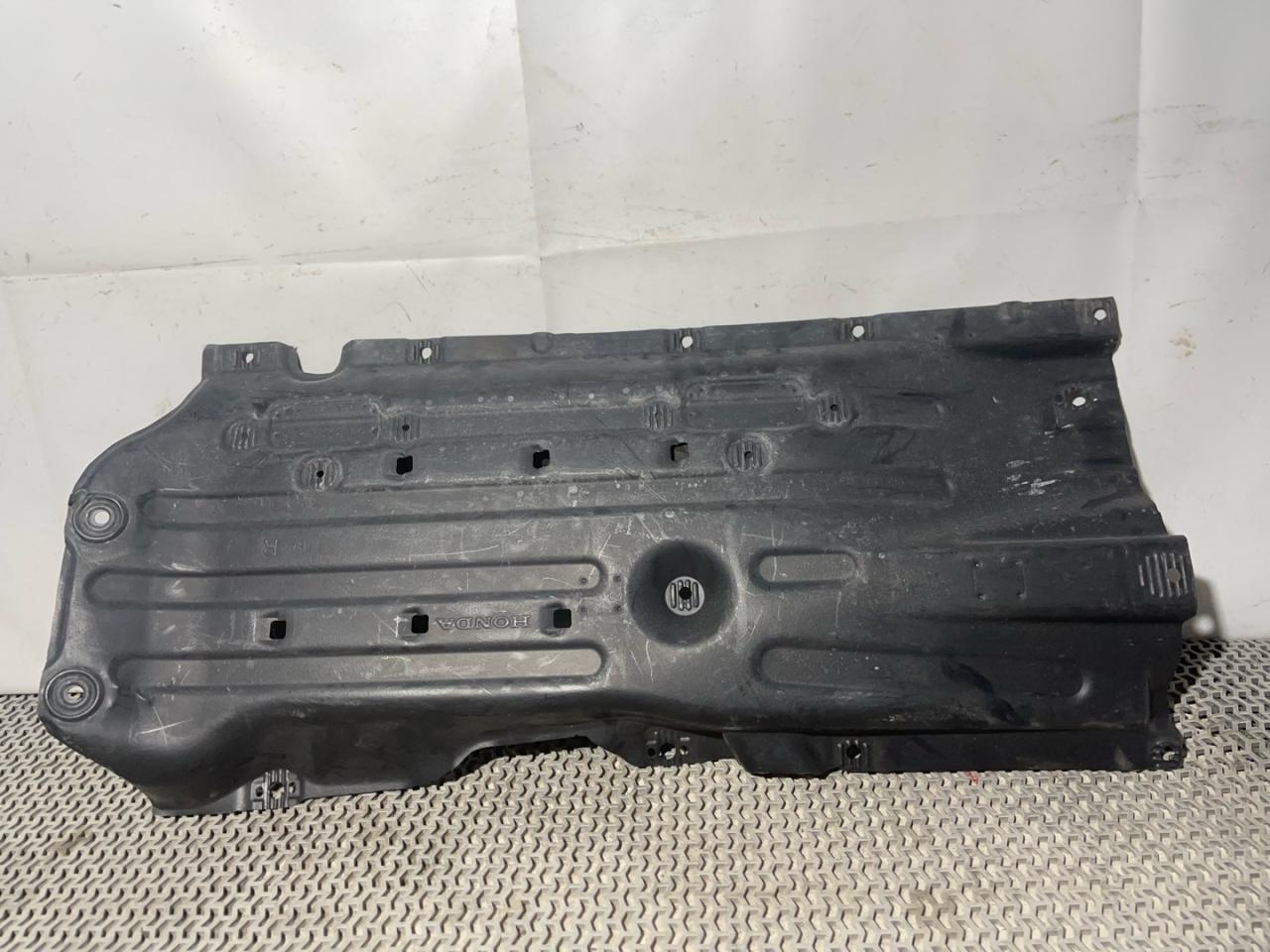 защита днища Acura RDX 3 поколение 2019, 2.0 л., бензин, АКПП, белый, внедорожник 5 дв., полный привод - фото №1