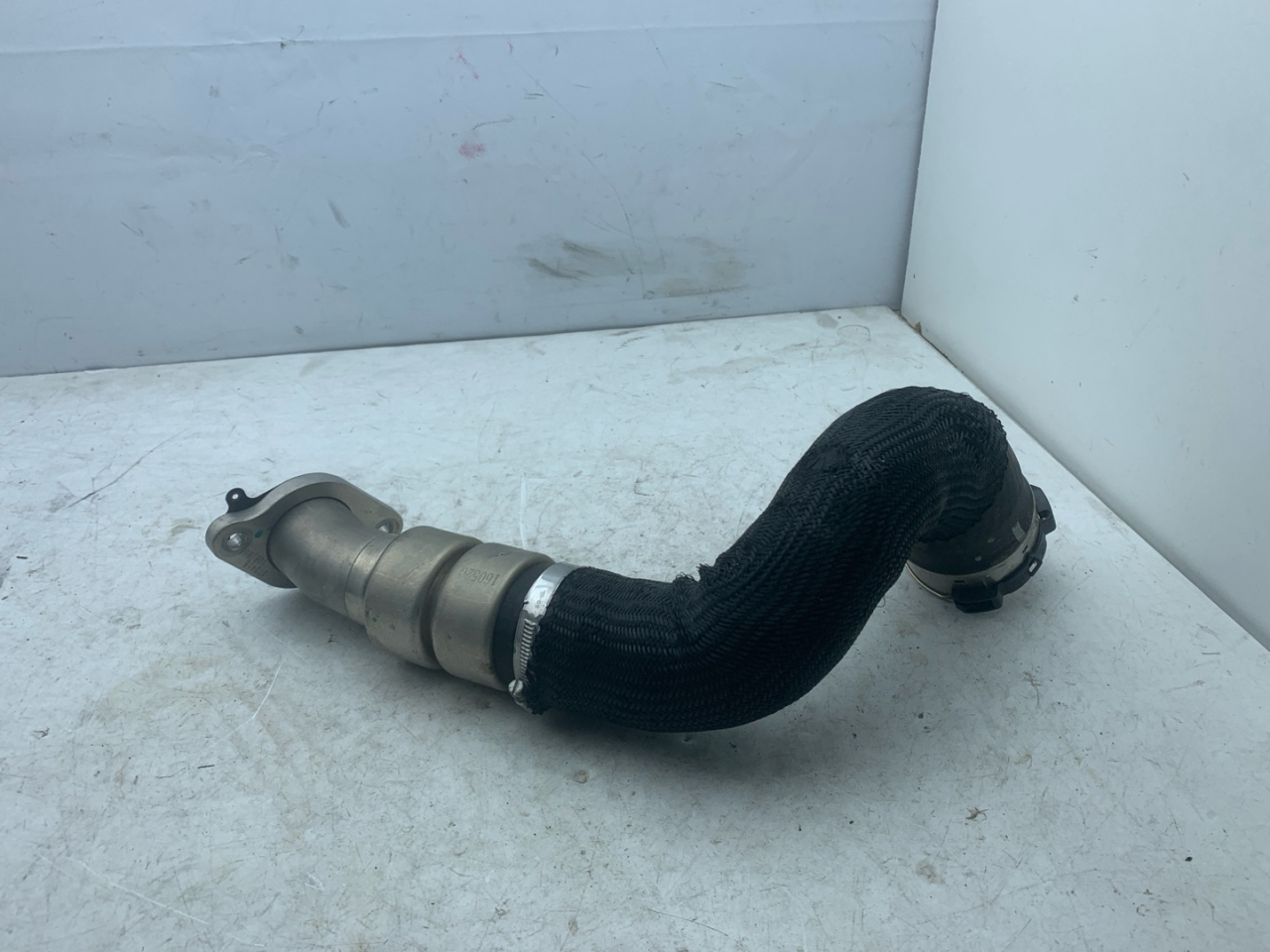 патрубок интеркулера Chevrolet Equinox 3 поколение 2018, 2.0 л., бензин, АКПП, синий, внедорожник 5 дв., передний привод, 23278445 - фото №1