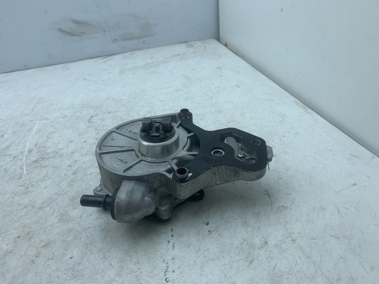 насос вакуумный Chevrolet Equinox 3 поколение 2018, 2.0 л., бензин, АКПП, синий, внедорожник 5 дв., передний привод, 12662773 - фото №1