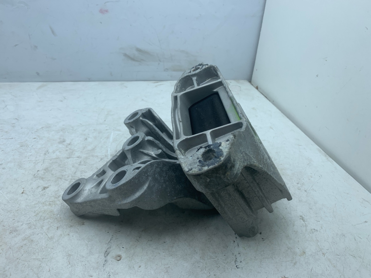 подушка крепления двигателя Chevrolet Equinox 3 поколение 2018, 2.0 л., бензин, АКПП, синий, внедорожник 5 дв., передний привод, 84154796 - фото №1