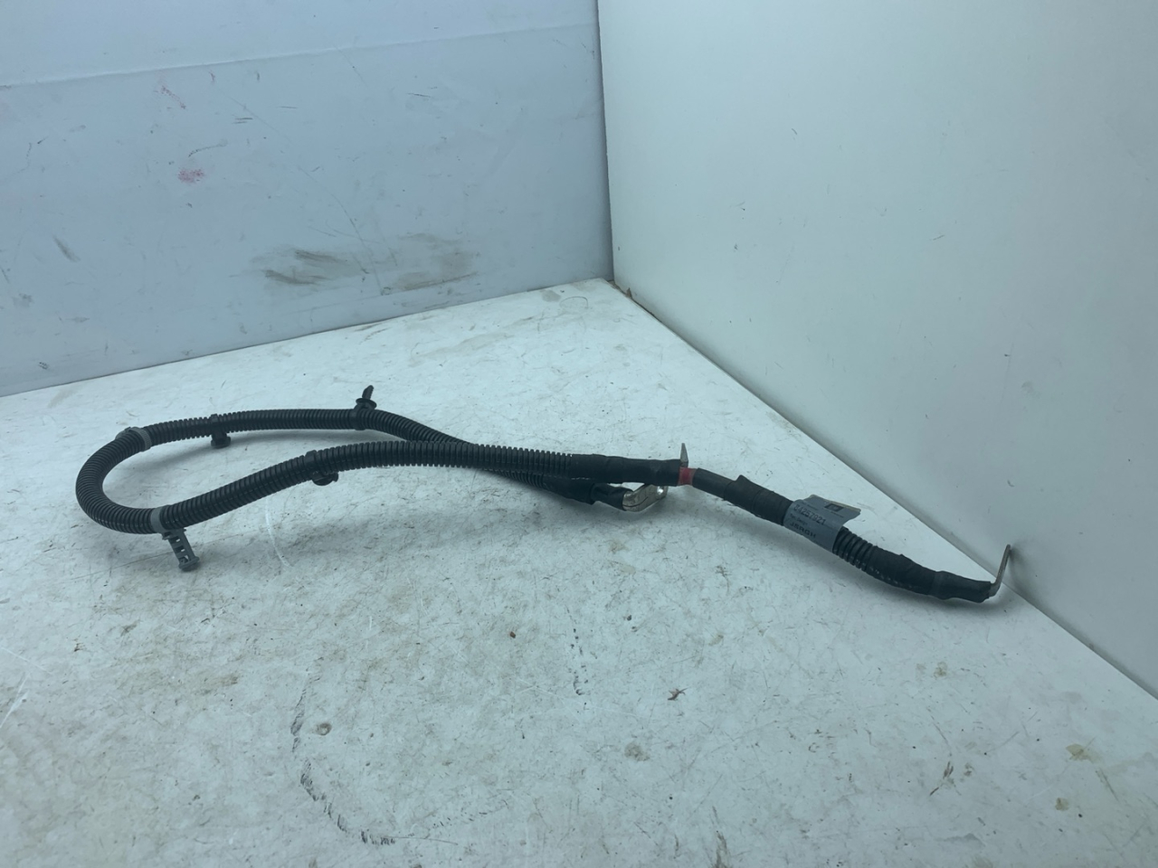 провод с генератора на стартер Chevrolet Equinox 3 поколение 2018, 2.0 л., бензин, АКПП, синий, внедорожник 5 дв., передний привод, 84257921 - фото №1