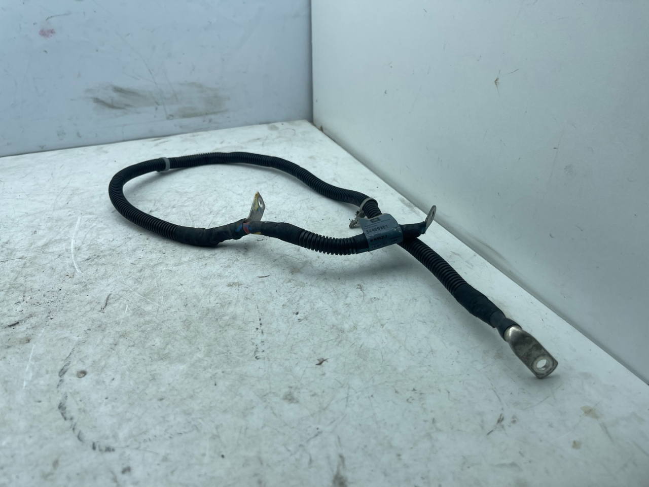 провод с генератора на стартер Chevrolet Equinox 3 поколение 2019, 2.0 л., бензин, АКПП, черный, внедорожник 5 дв., полный привод, 84469981 - фото №1