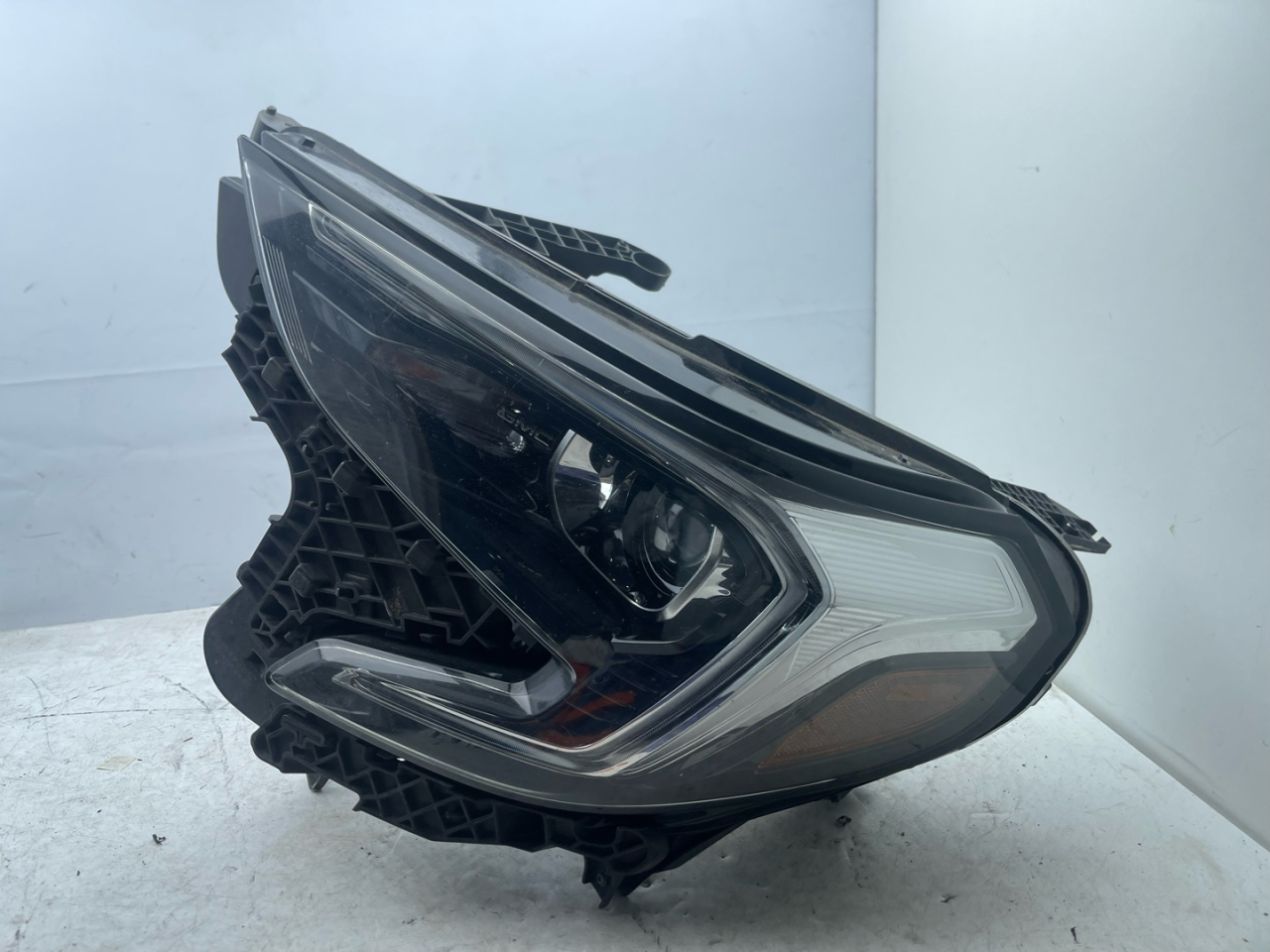 фара левая GMC Terrain 2 поколение 2018, 1.5 л., бензин, АКПП, черный, внедорожник 5 дв., полный привод, 84751229 - фото №1