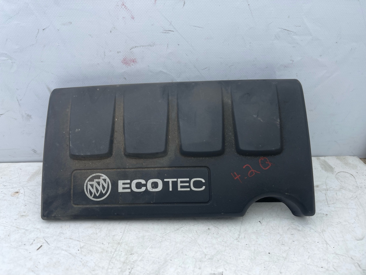 декоративная крышка двигателя Buick Encore 1 поколение 2014, 1.4 л., бензин, АКПП, баклажан, внедорожник 5 дв. - фото №1