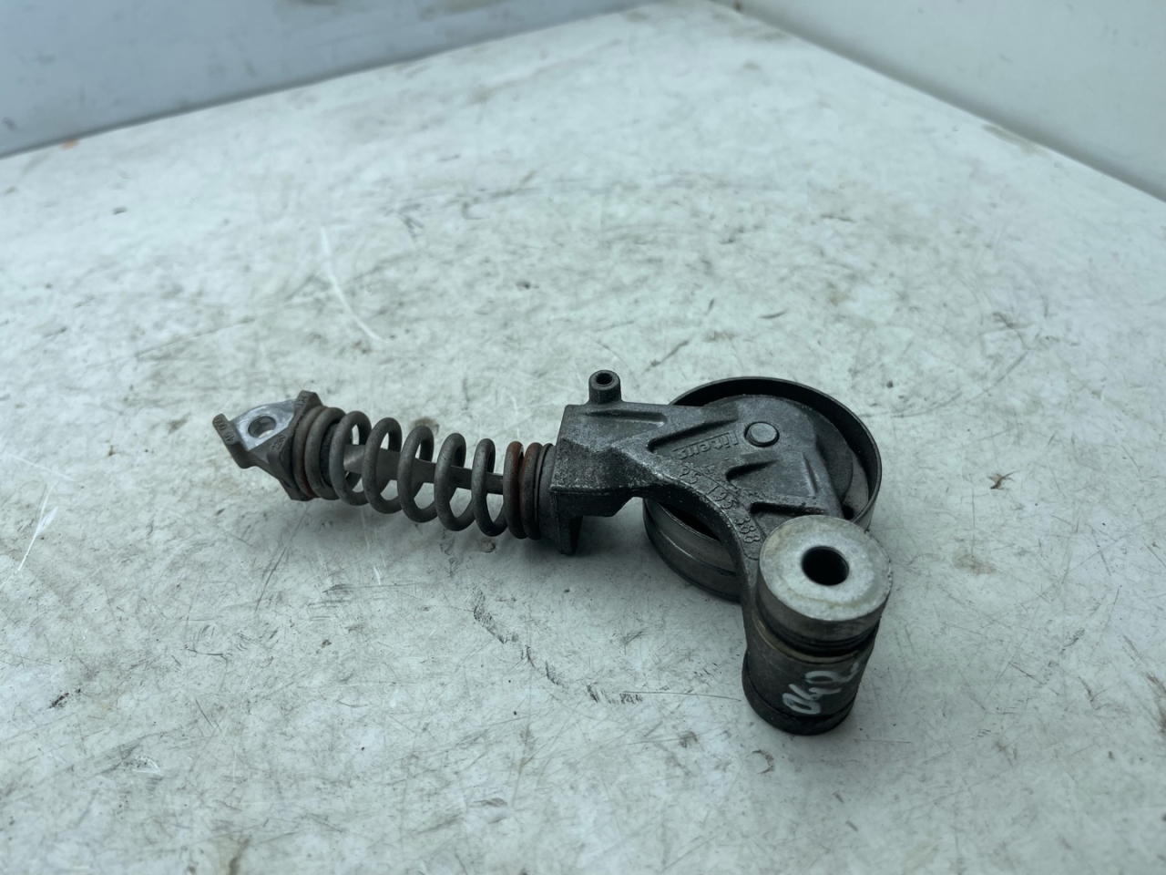 ролик натяжителя Buick Encore 1 поколение 2014, 1.4 л., бензин, АКПП, баклажан, внедорожник 5 дв., 25195388 - фото №1