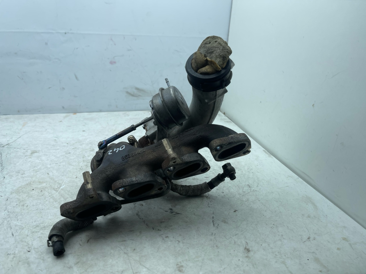 турбина Buick Encore 1 поколение 2014, 1.4 л., бензин, АКПП, баклажан, внедорожник 5 дв., 25201063 - фото №1