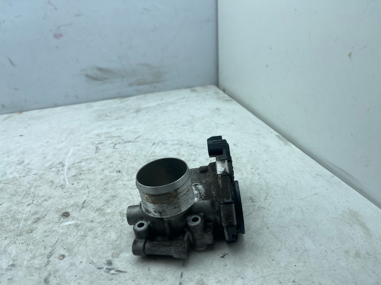 заслонка дроссельная Buick Encore 1 поколение 2014, 1.4 л., бензин, АКПП, баклажан, внедорожник 5 дв., 55565489 - фото №1