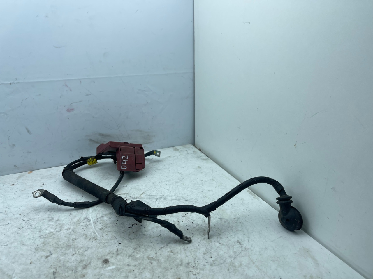 плюсовой провод аккумулятора Buick Encore 1 поколение 2014, 1.4 л., бензин, АКПП, баклажан, внедорожник 5 дв., 953116816 - фото №1