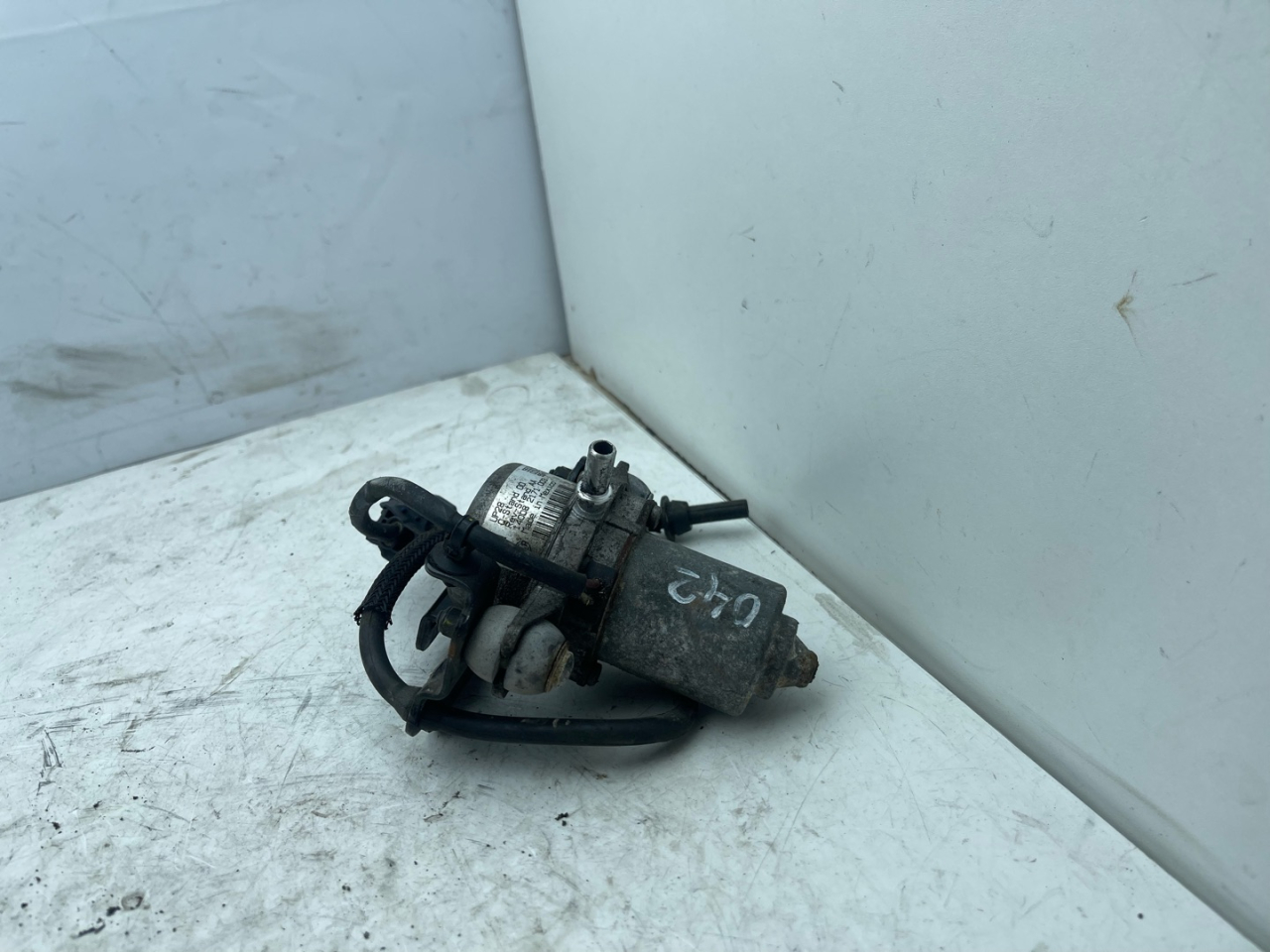 насос вакуумный Buick Encore 1 поколение 2014, 1.4 л., бензин, АКПП, баклажан, внедорожник 5 дв., 95073599 - фото №1