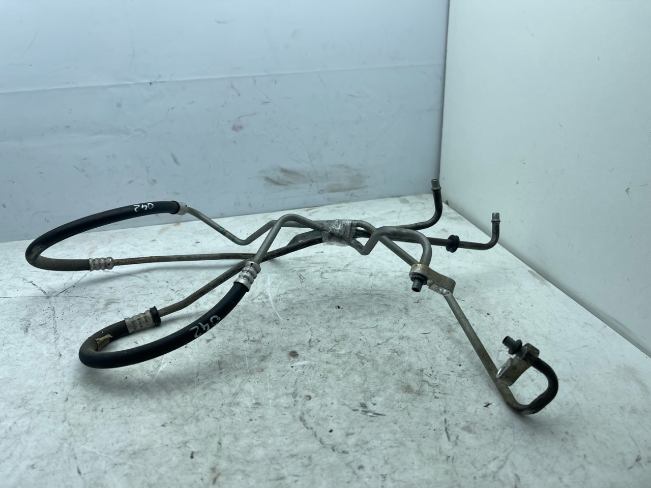 масляная трубка Buick Encore 1 поколение 2014, 1.4 л., бензин, АКПП, баклажан, внедорожник 5 дв. - фото №1