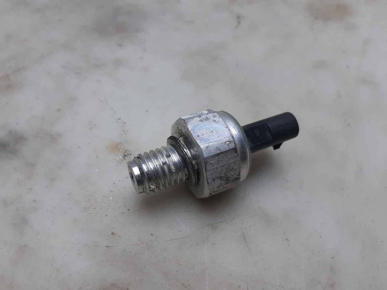 датчик давления масла Chevrolet Equinox 3 поколение 2018, 2.0 л., бензин, АКПП, синий, внедорожник 5 дв., передний привод, 12661808 - фото №1