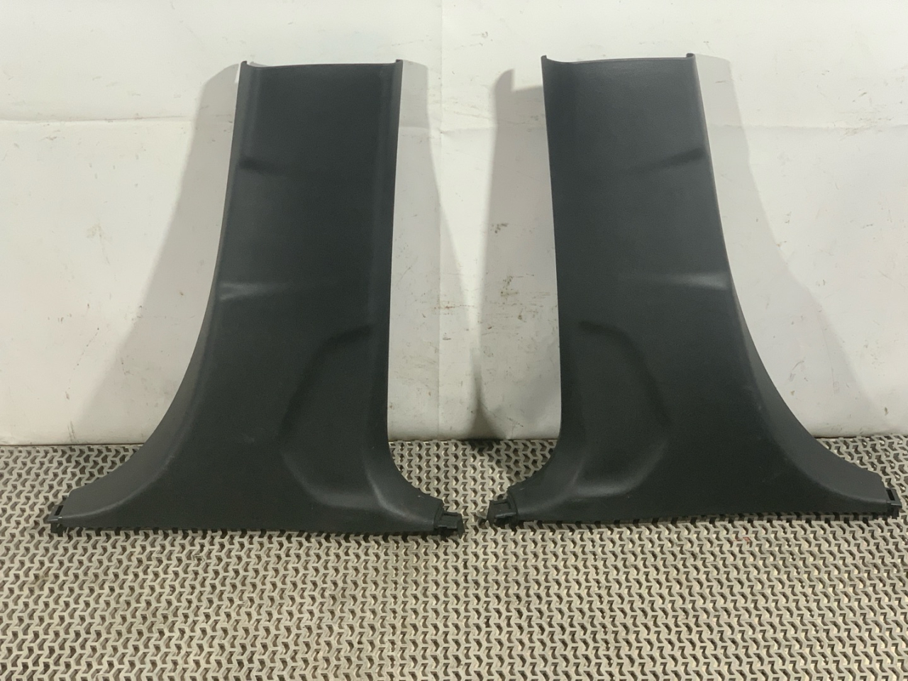 обшивка центральной стойки Acura RDX 3 поколение 2019, 2.0 л., бензин, АКПП, белый, внедорожник 5 дв., полный привод, 84171TJBA010, 84121-TJB-A010 - фото №1