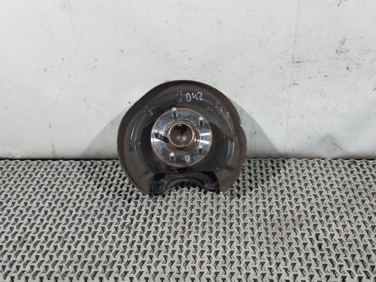 ступица задняя правая Buick Encore 1 поколение 2014, 1.4 л., бензин, АКПП, баклажан, внедорожник 5 дв., 13500592 - фото №1