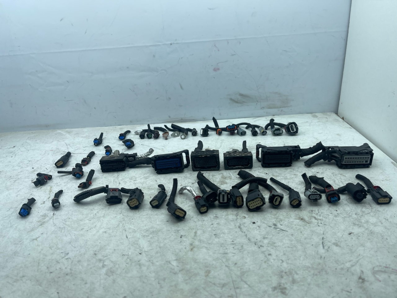 разъем (фишка) проводки Chevrolet Equinox 3 поколение 2019, 2.0 л., бензин, АКПП, черный, внедорожник 5 дв., полный привод - фото №1