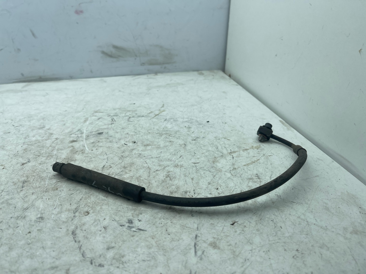 шланг тормозной Buick Encore 1 поколение 2014, 1.4 л., бензин, АКПП, баклажан, внедорожник 5 дв. - фото №1