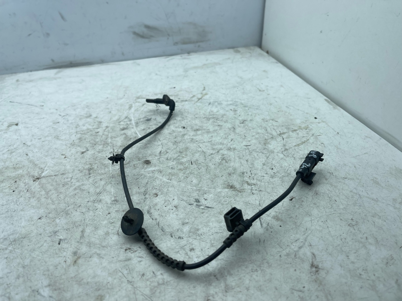 датчик ABS Buick Encore 1 поколение 2014, 1.4 л., бензин, АКПП, баклажан, внедорожник 5 дв., 95371617 - фото №1