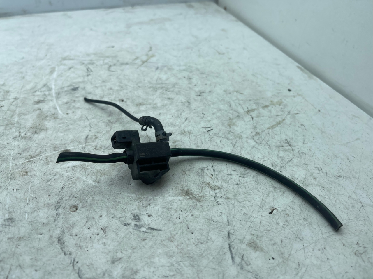 клапан управления турбиной (актуатор) Buick Encore 1 поколение 2014, 1.4 л., бензин, АКПП, баклажан, внедорожник 5 дв., 55574902 - фото №1