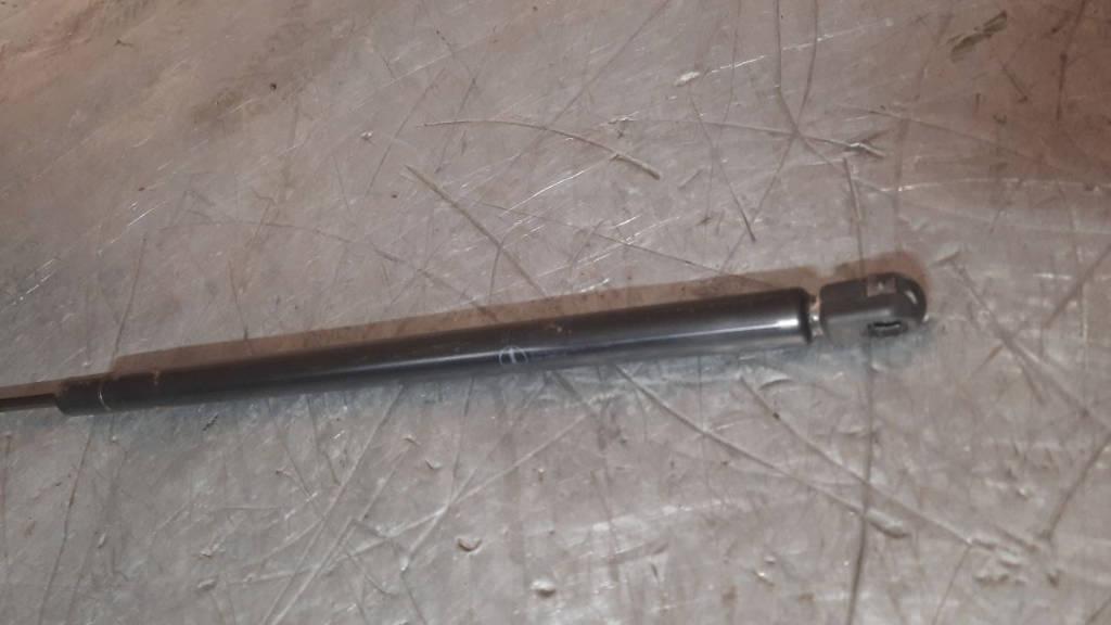 амортизатор крышки багажника (3-5 двери) Land Rover Freelander 1 поколение 1998 - фото №1