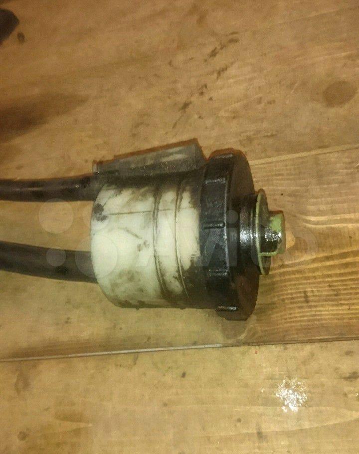бачок гидроусилителя Volkswagen Transporter T4 1996, 2.4 л., дизель - фото №1