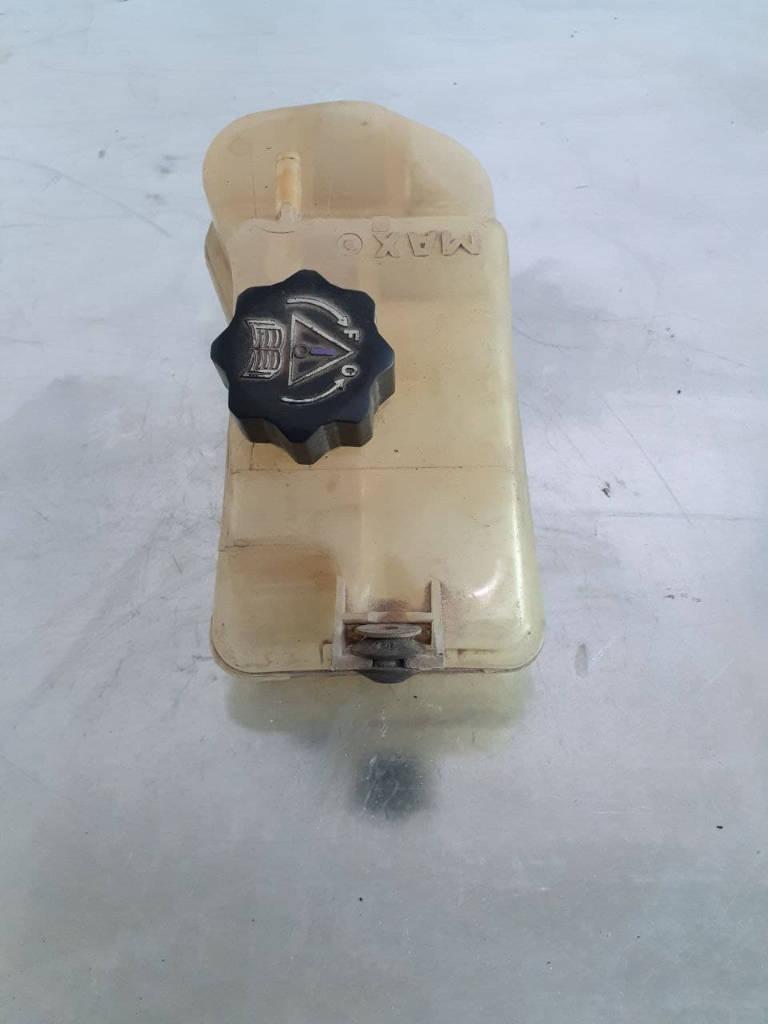 бачок расширительный Citroen Xsara Picasso 1 поколение 2002, 1.8 л., бензин - фото №1