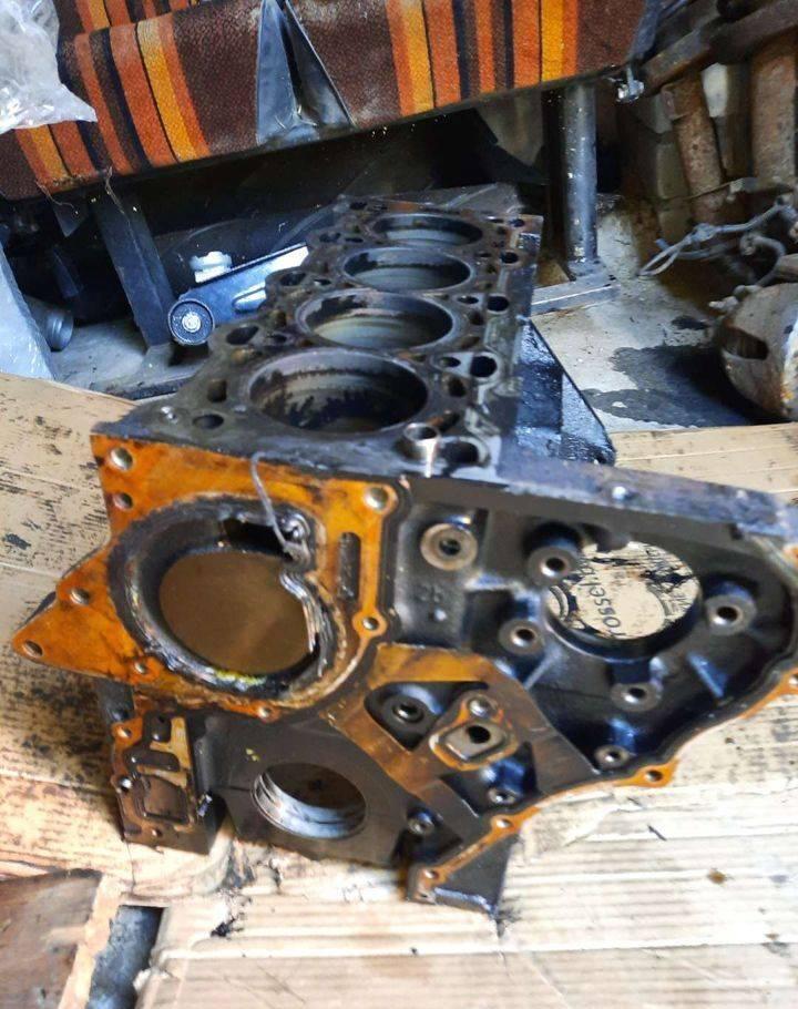 блок цилиндров Opel Zafira 1 поколение (A) 2001, 2.0 л., дизель, 90400240 - фото №1