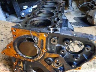 блок цилиндров Opel Zafira 1 поколение (A) 2001, 2.0 л., дизель, 90400240