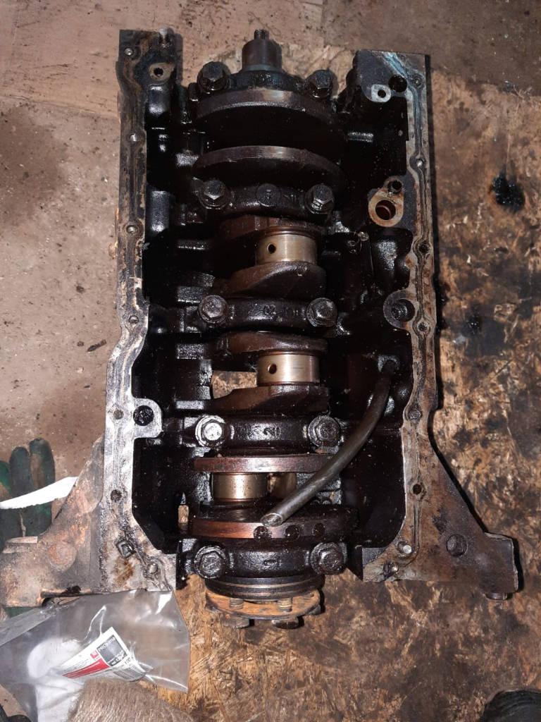 блок цилиндров Peugeot 307 1 поколение 2003, 1.6 л., бензин - фото №1