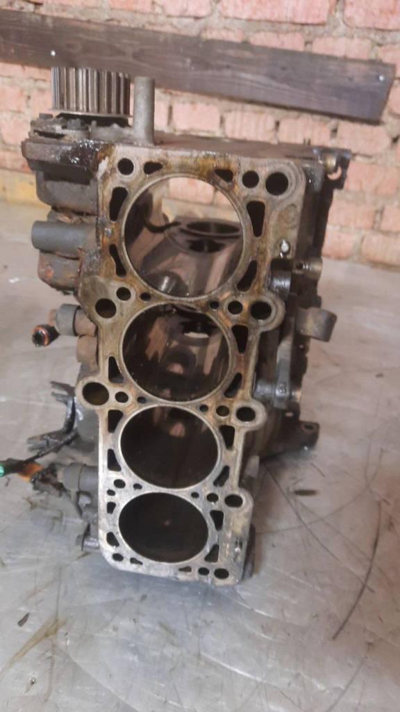 блок цилиндров Volkswagen Passat B6 2006, 2.0 л. - фото №1