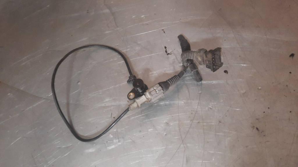 датчик коленвала Volkswagen Golf 4 поколение 2000, 1.6 л., бензин - фото №1