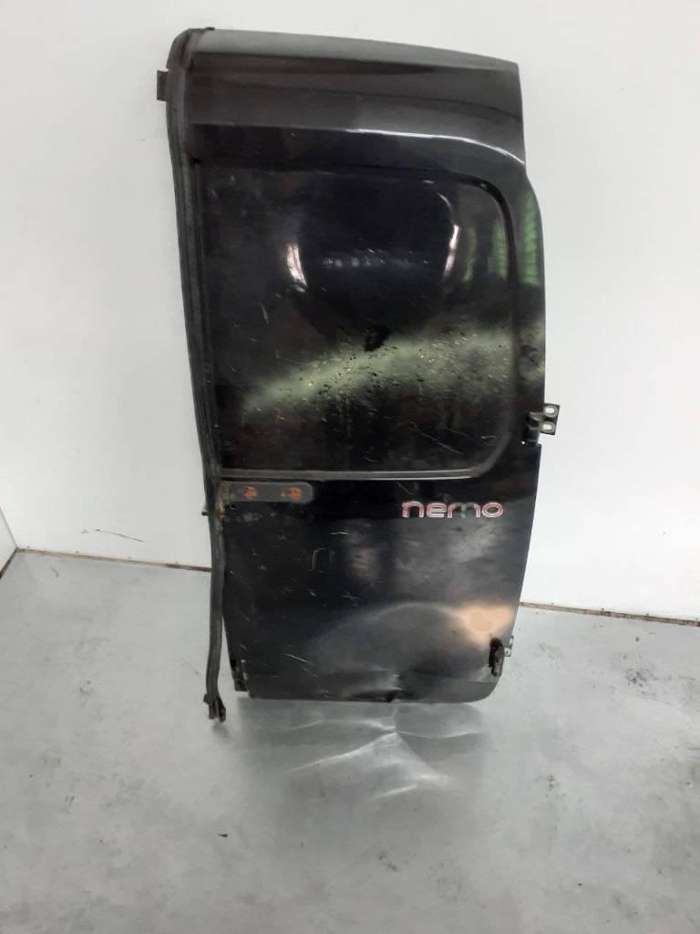 крышка багажника со стеклом Citroen Nemo 1 поколение 2012 - фото №1