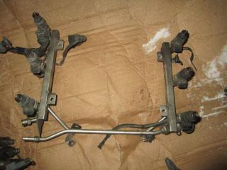 топливная рампа Audi A6 4A/C4 1997, 2.4 л., бензин, 7700436305