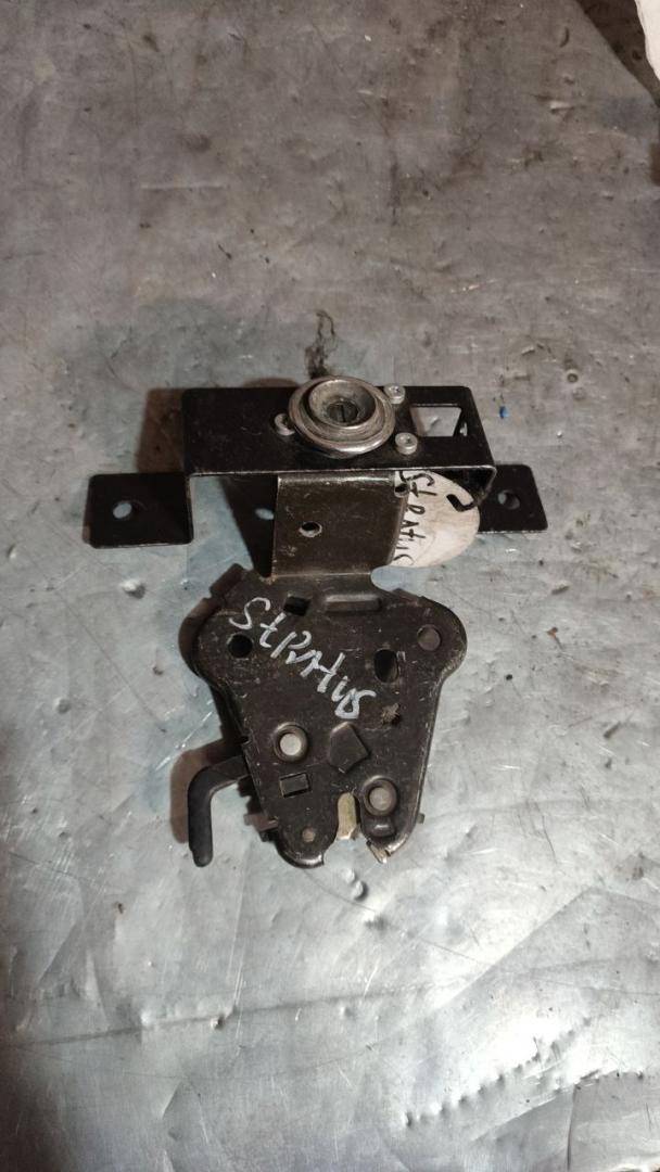 замок багажника Chrysler Stratus 1 поколение 1999 - фото №1