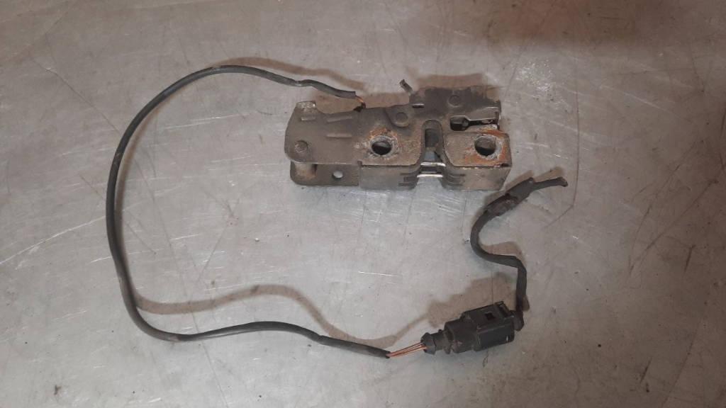 замок капота Volkswagen Passat B6 2006 - фото №1