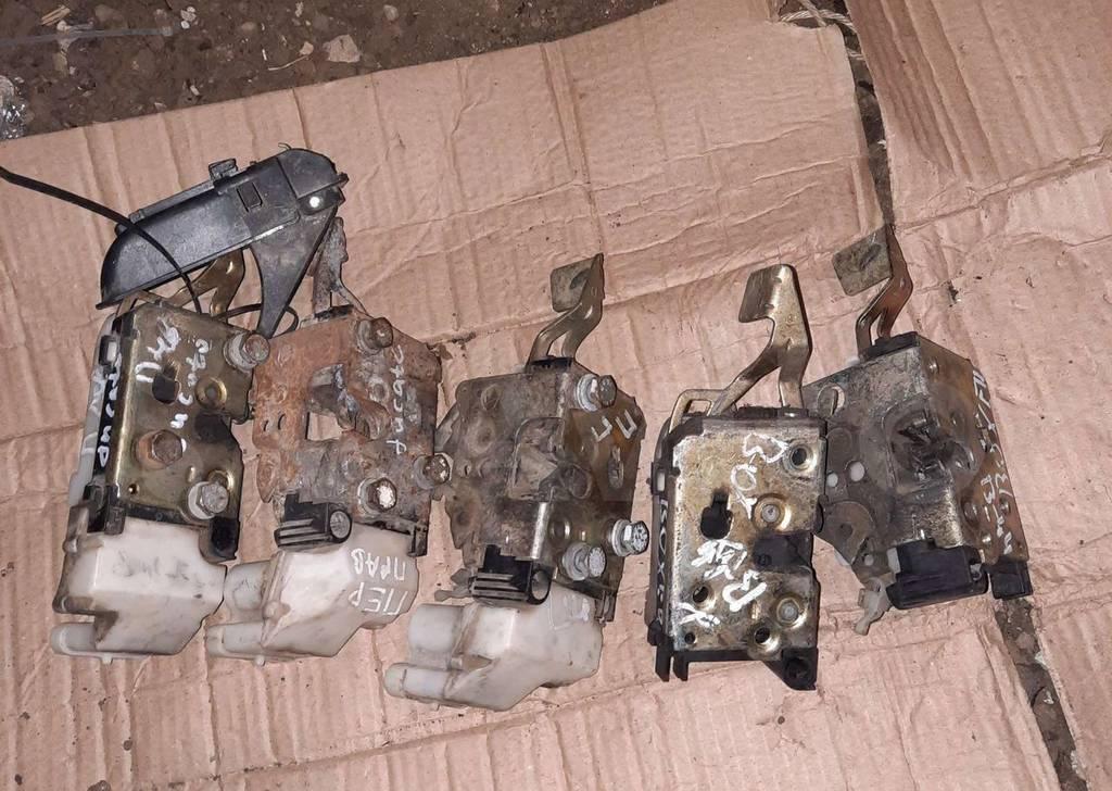 замок двери Peugeot Boxer 2 поколение 2000 - фото №1