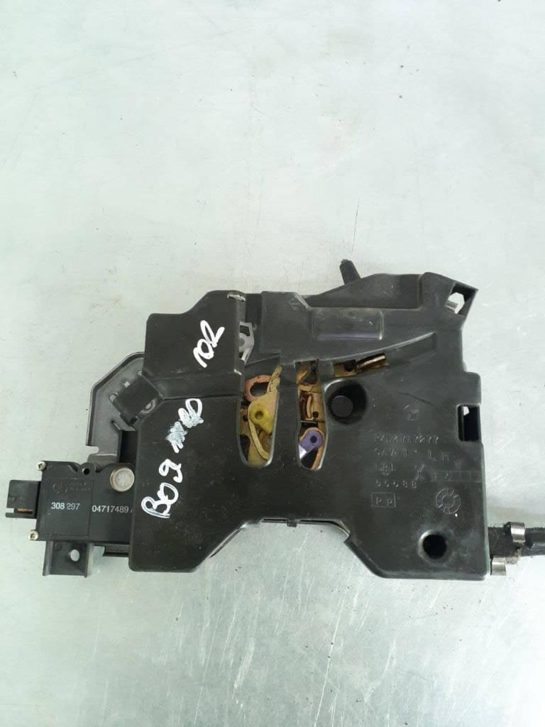 замок двери сдвижной Chrysler Grand Voyager 3 поколение 1998, 4717489 - фото №1