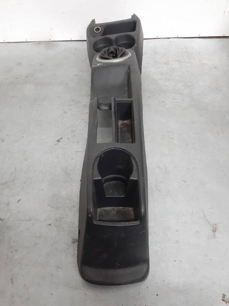 консоль салона (центральная часть) Honda Jazz 1 поколение 2005, 83442SAA0030 - фото №1