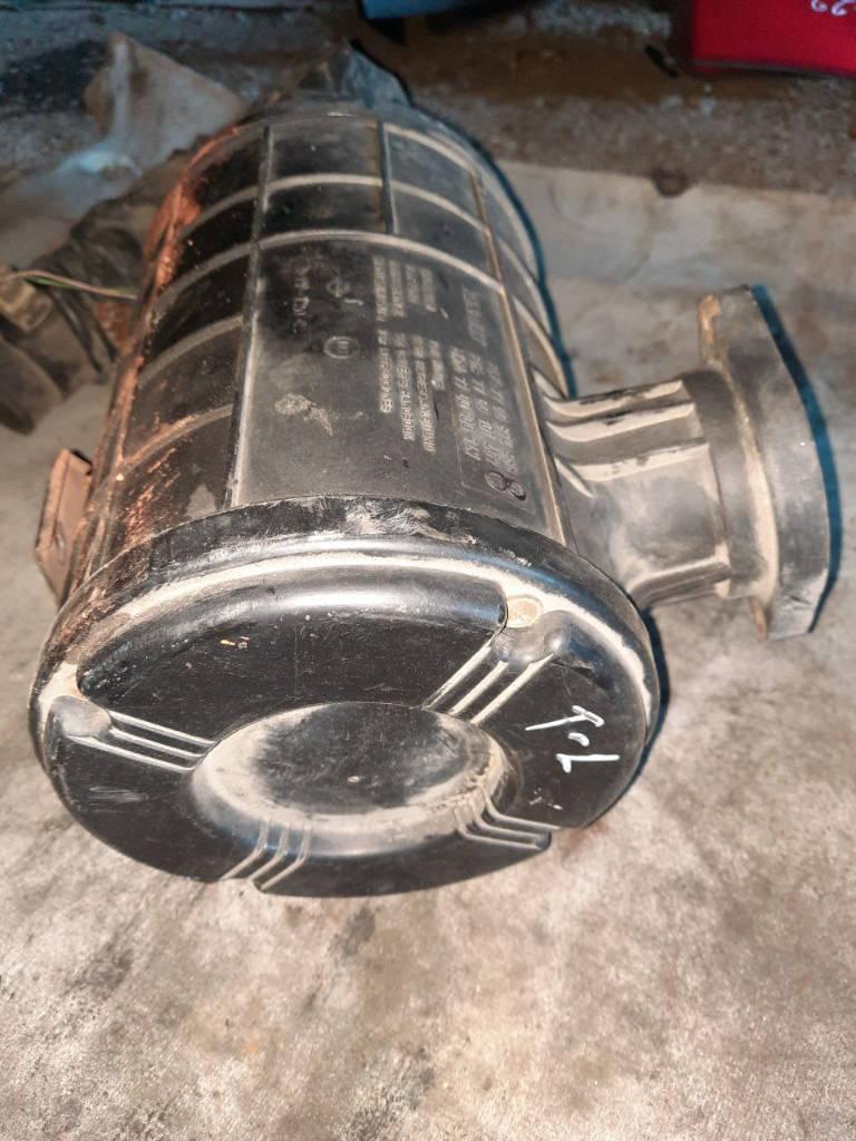 корпус воздушного фильтра Renault Scenic 1 поколение 1998, 1.9 л., дизель, 7700874988, 7700101407 - фото №1