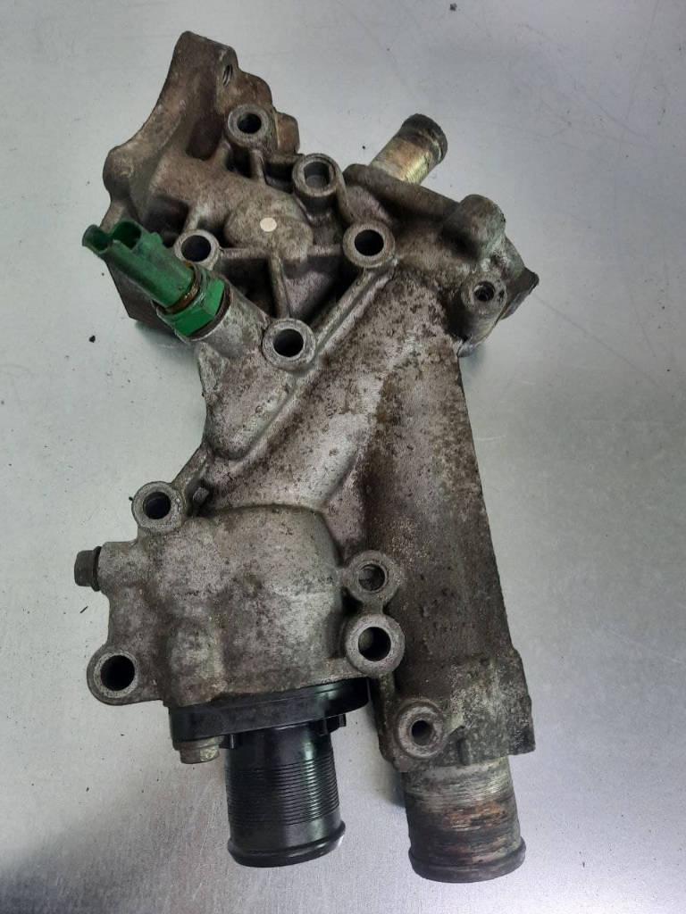 корпус термостата Citroen Xsara Picasso 1 поколение 2002, 1.8 л., бензин, 9635696080 - фото №1