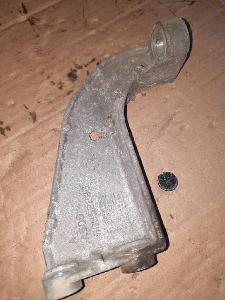 кронштейн генератора Alfa Romeo 156 1 поколение 2005, 2.0 л., бензин, 60652293 - фото №1