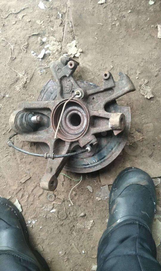 кулак задний правый Mercedes-Benz M-Класс W163 2000, 2.7 л. - фото №1