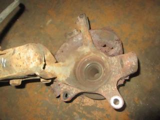 кулак поворотный правый Toyota Yaris P1 2001, 1.3 л., бензин