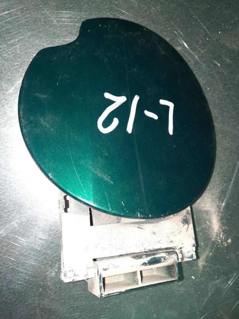 лючок топливного бака Peugeot 307 1 поколение 2003, 1.6 л., бензин, 9643554477 - фото №1